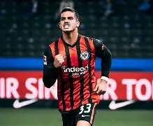 法兰克福客场逆转失败,德甲争冠形势严峻